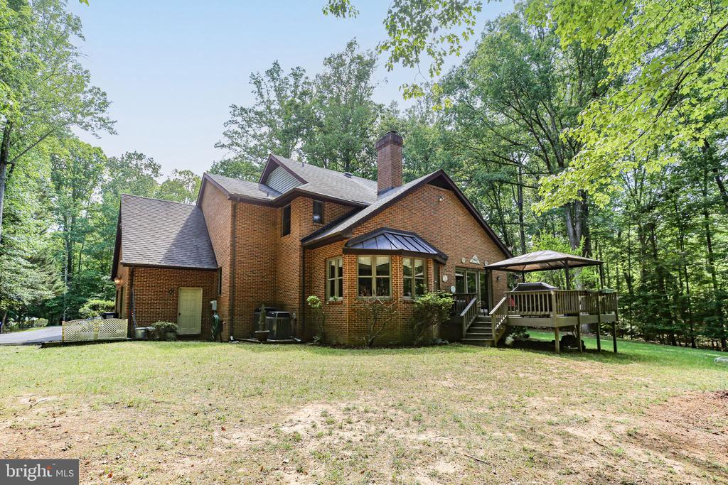 11 RIVER OAK PLACE