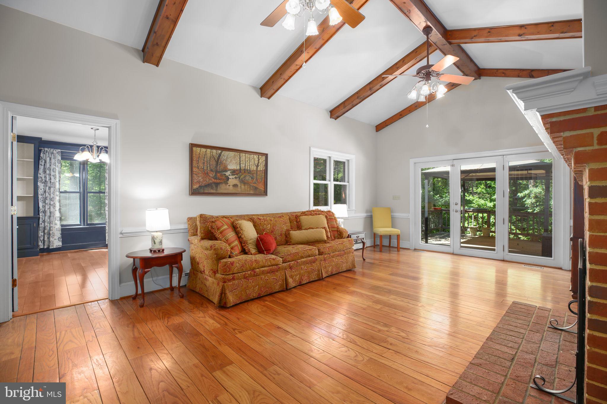 11 RIVER OAK PLACE