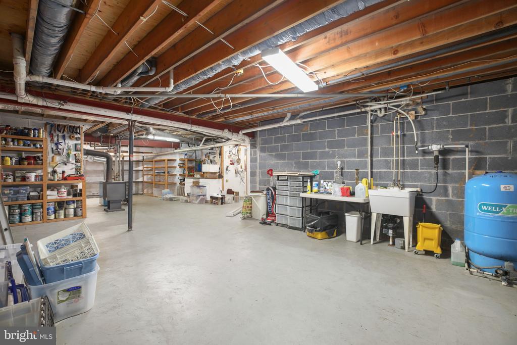 11 RIVER OAK PLACE