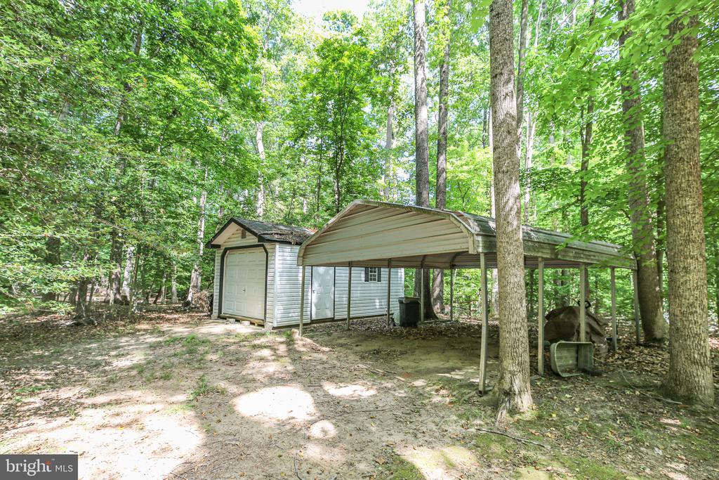 11 RIVER OAK PLACE