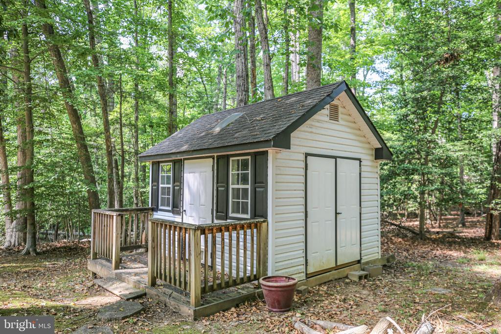 11 RIVER OAK PLACE