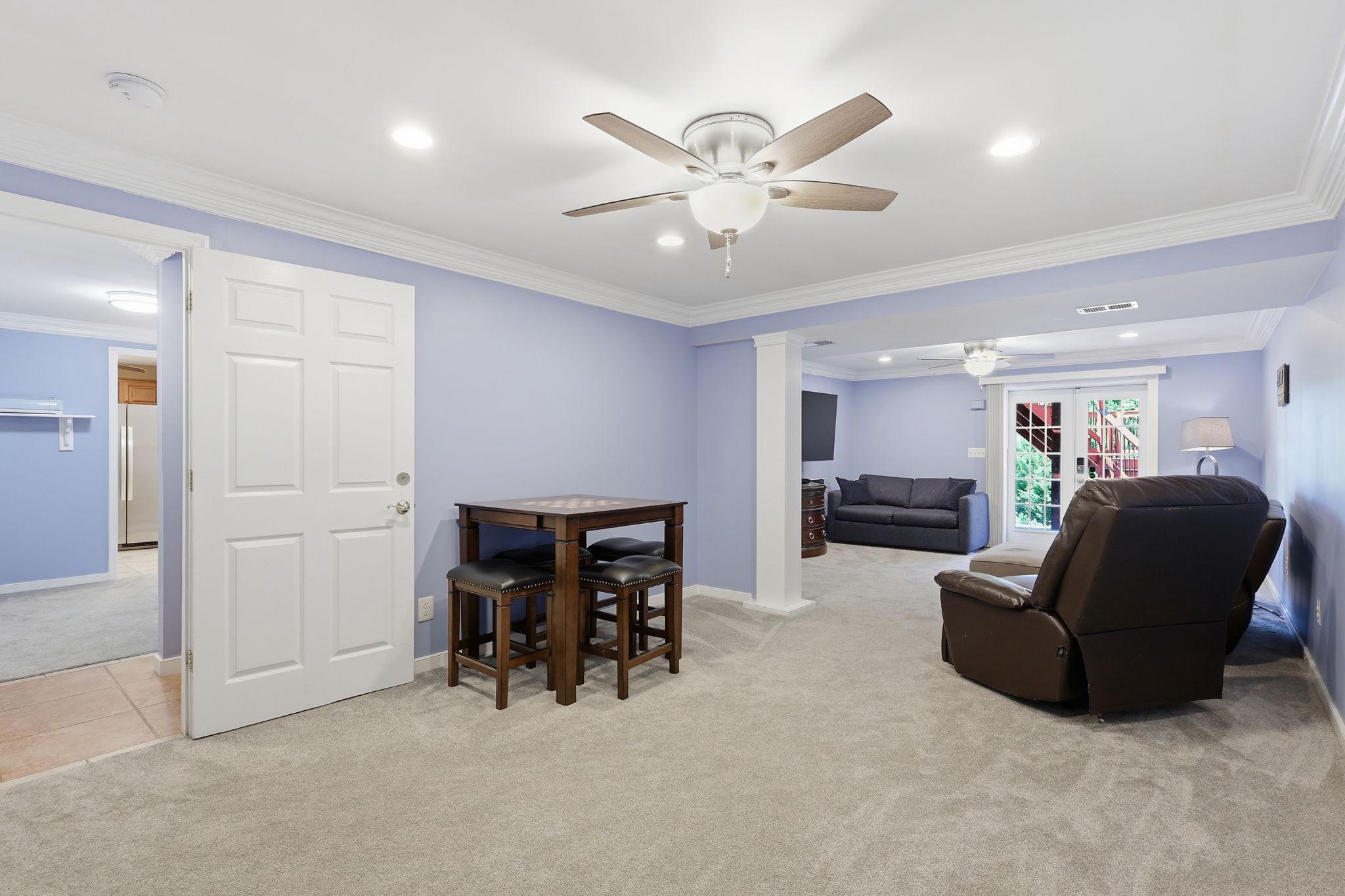 7116 CROWN JEWELS COURT