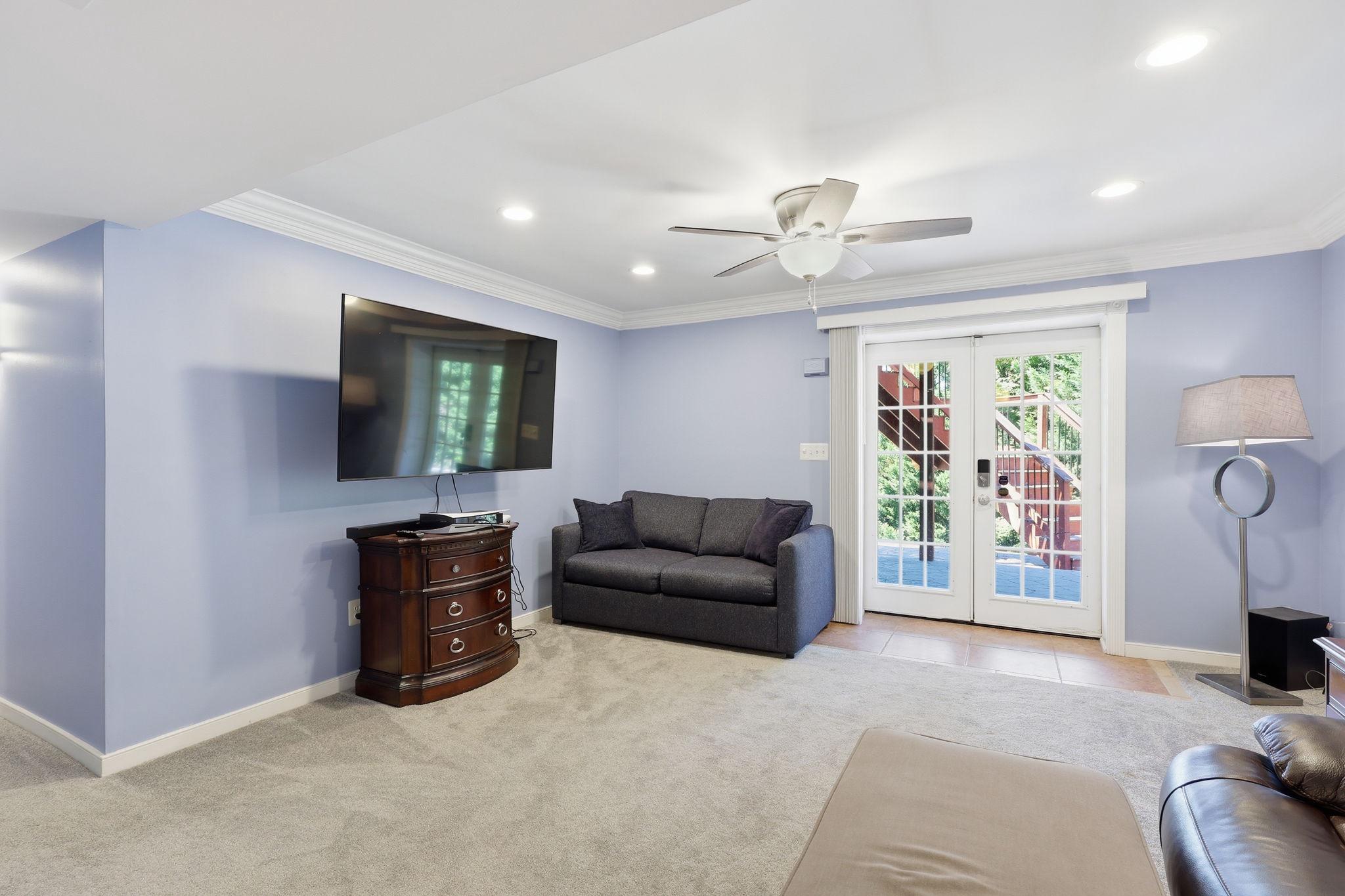 7116 CROWN JEWELS COURT