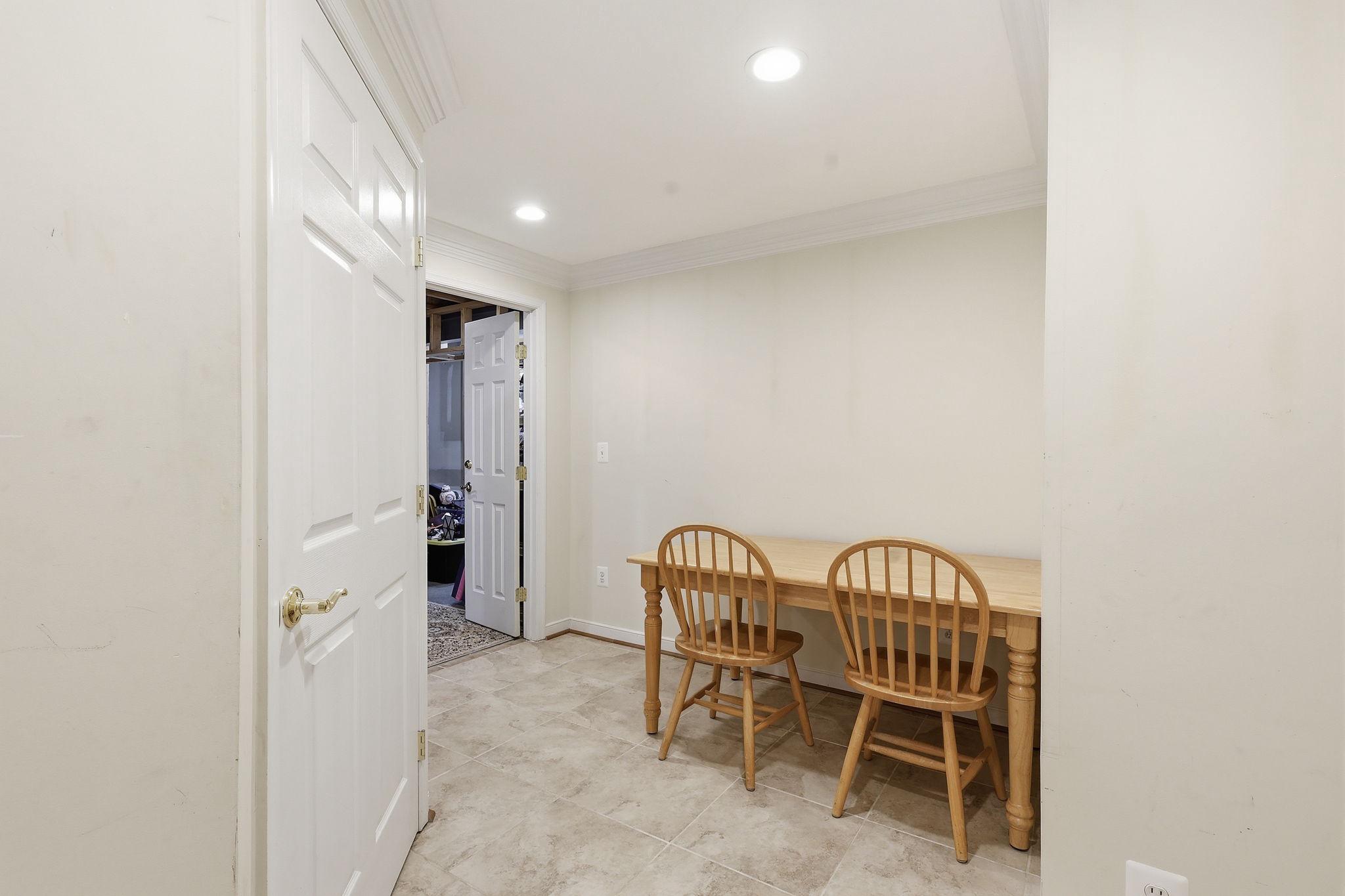 7116 CROWN JEWELS COURT