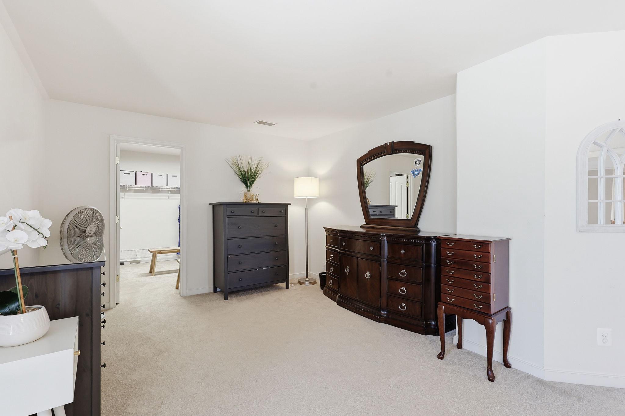7116 CROWN JEWELS COURT