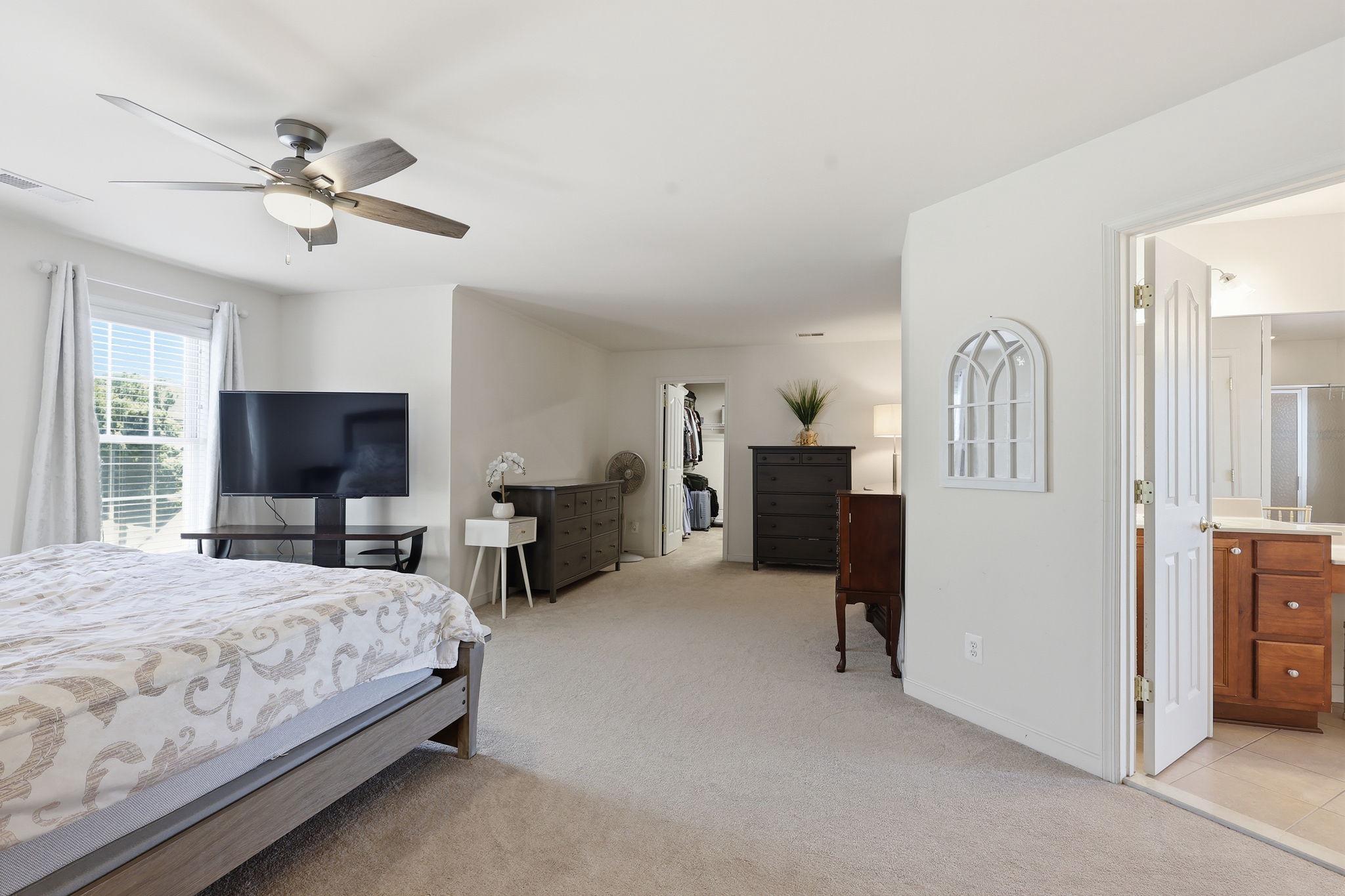 7116 CROWN JEWELS COURT