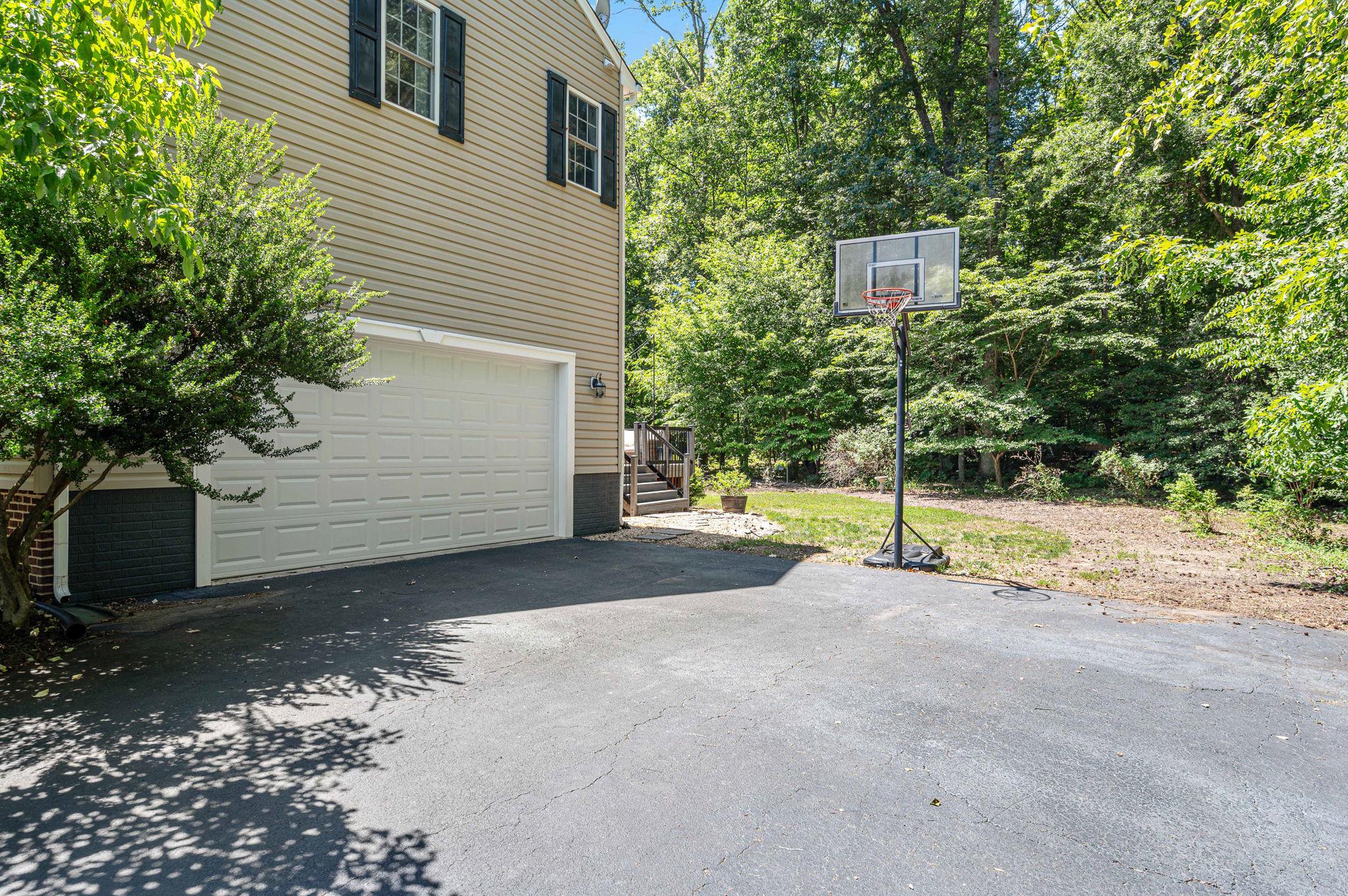 11203 LYNETTE COURT