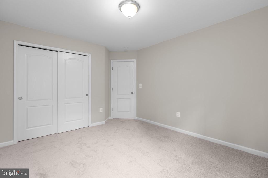 9632 HILLCREST DRIVE