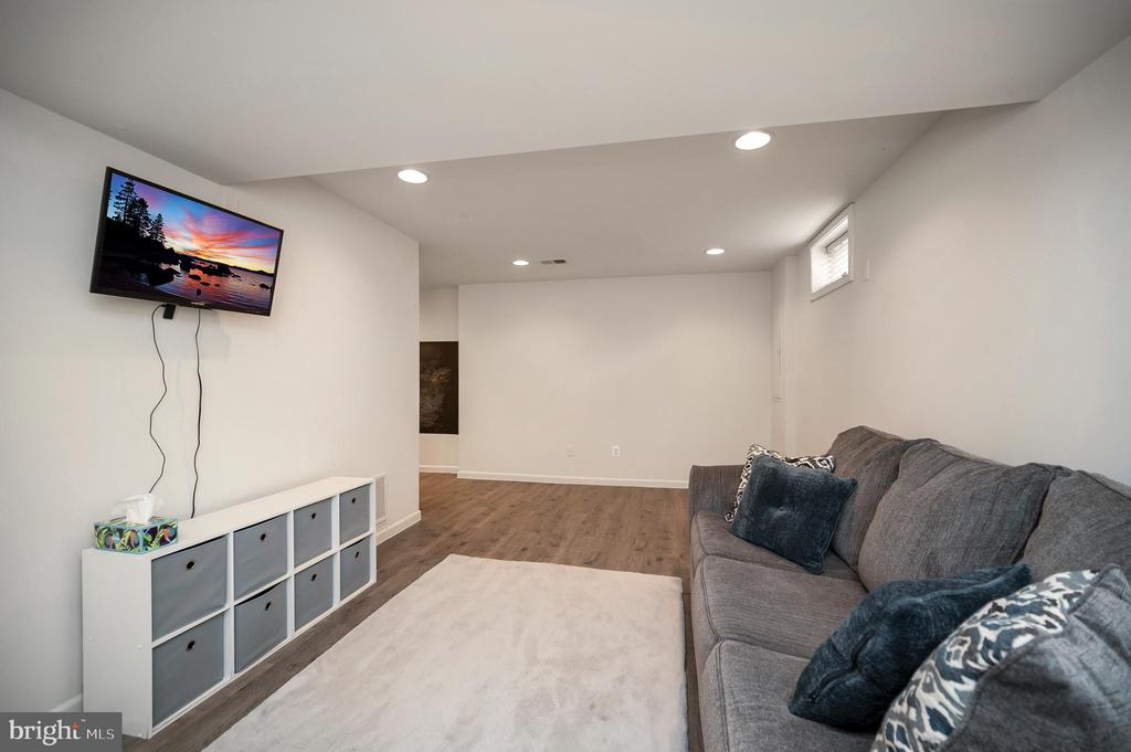 9202 MAPLE VALLEY DRIVE