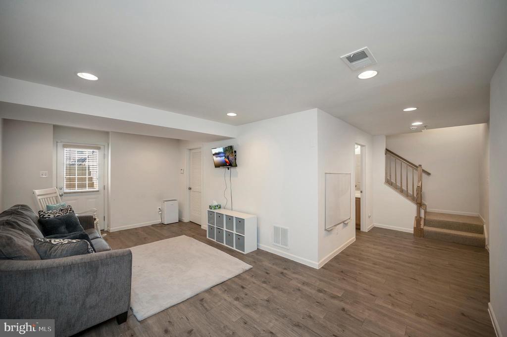 9202 MAPLE VALLEY DRIVE