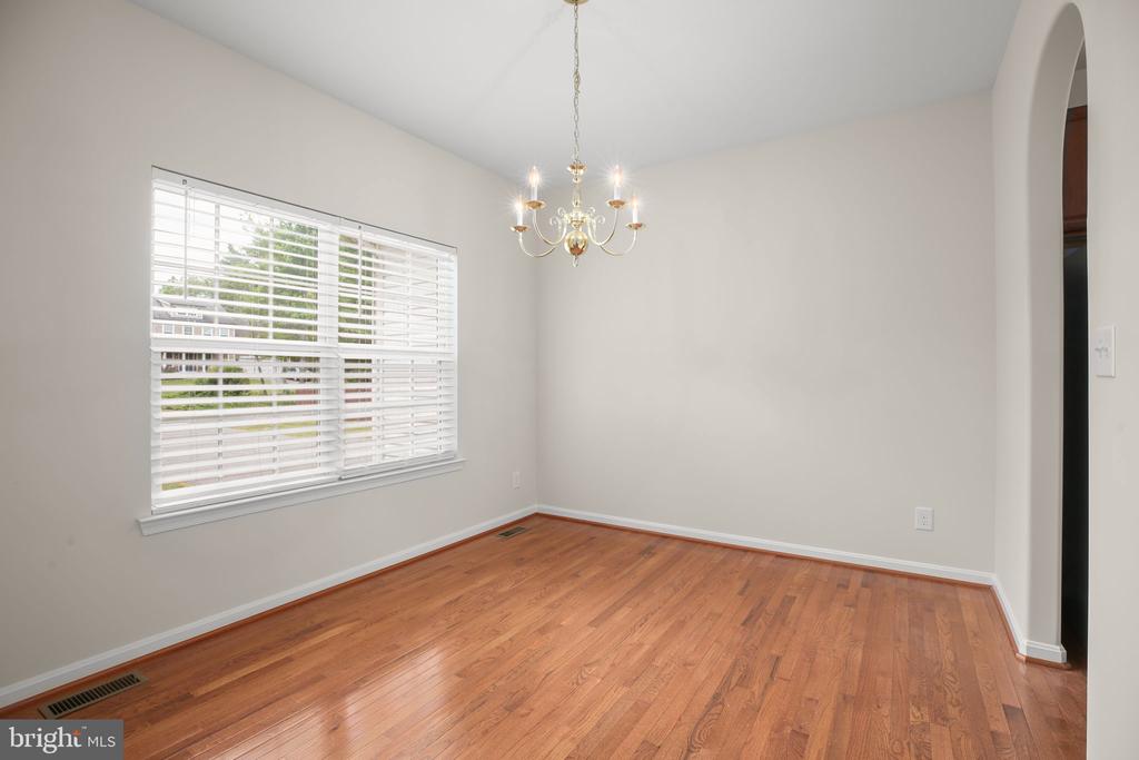 10509 WOODLAND DRIVE