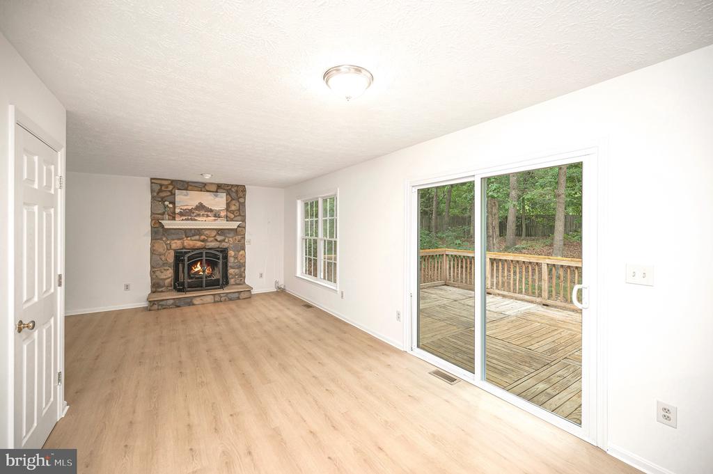 7301 SUNSET RIDGE COURT