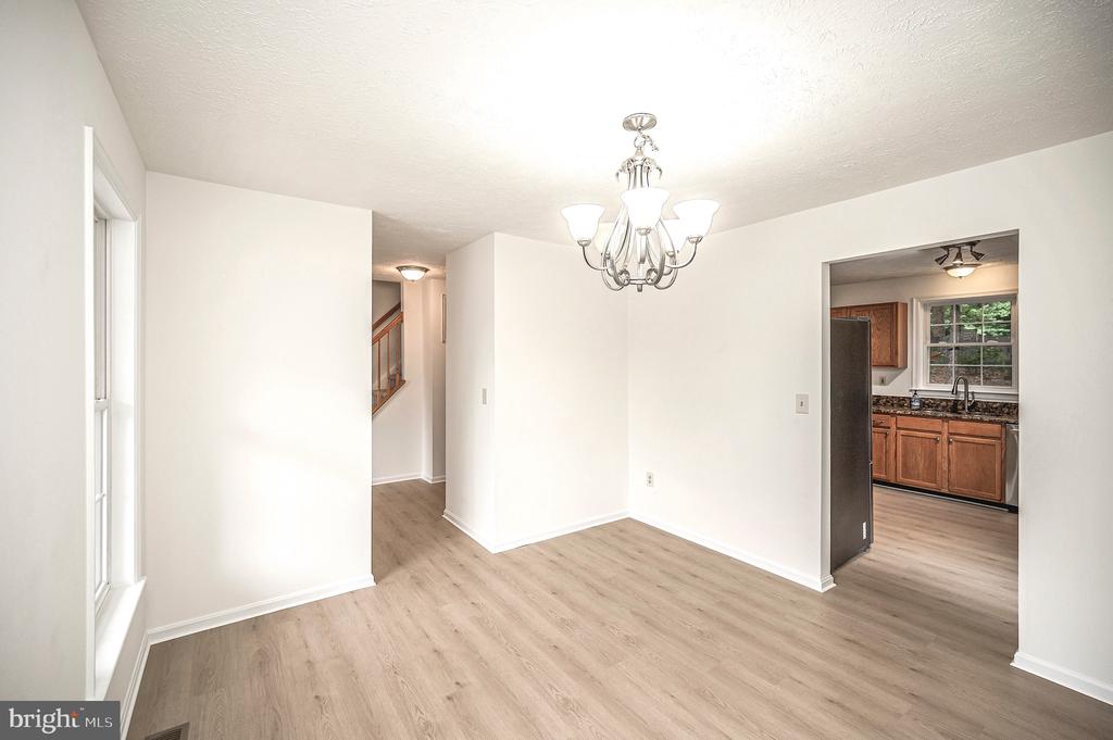7301 SUNSET RIDGE COURT