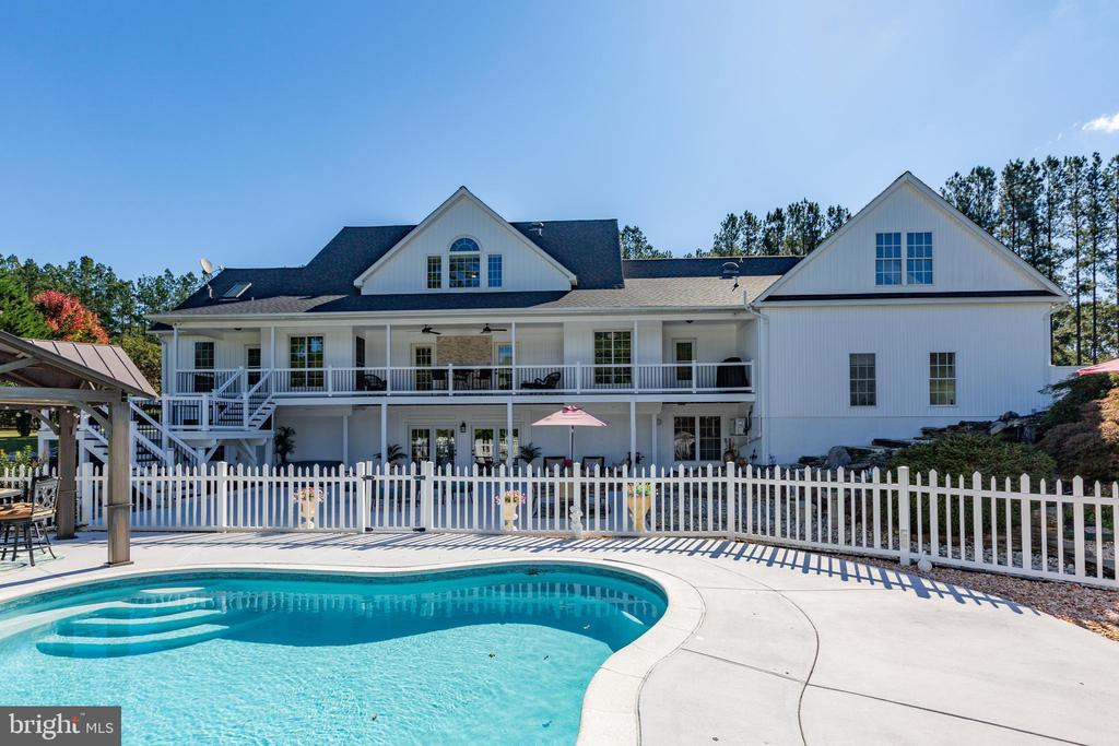 6829 FOX RIDGE ROAD