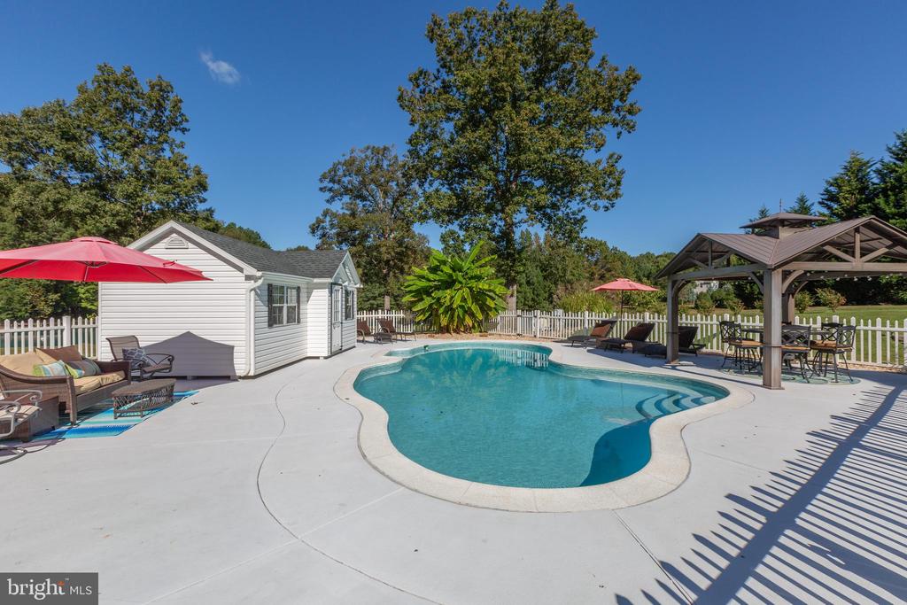 6829 FOX RIDGE ROAD