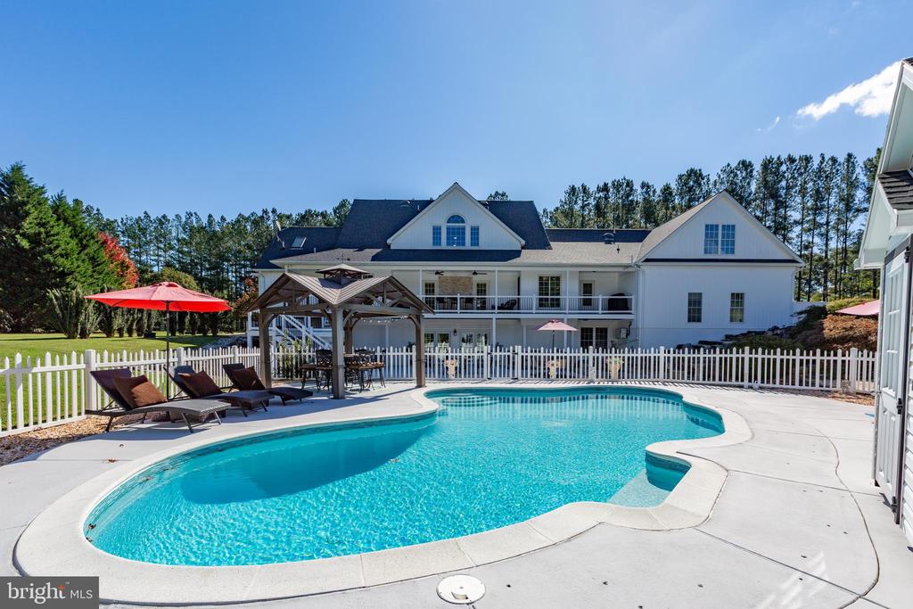 6829 FOX RIDGE ROAD