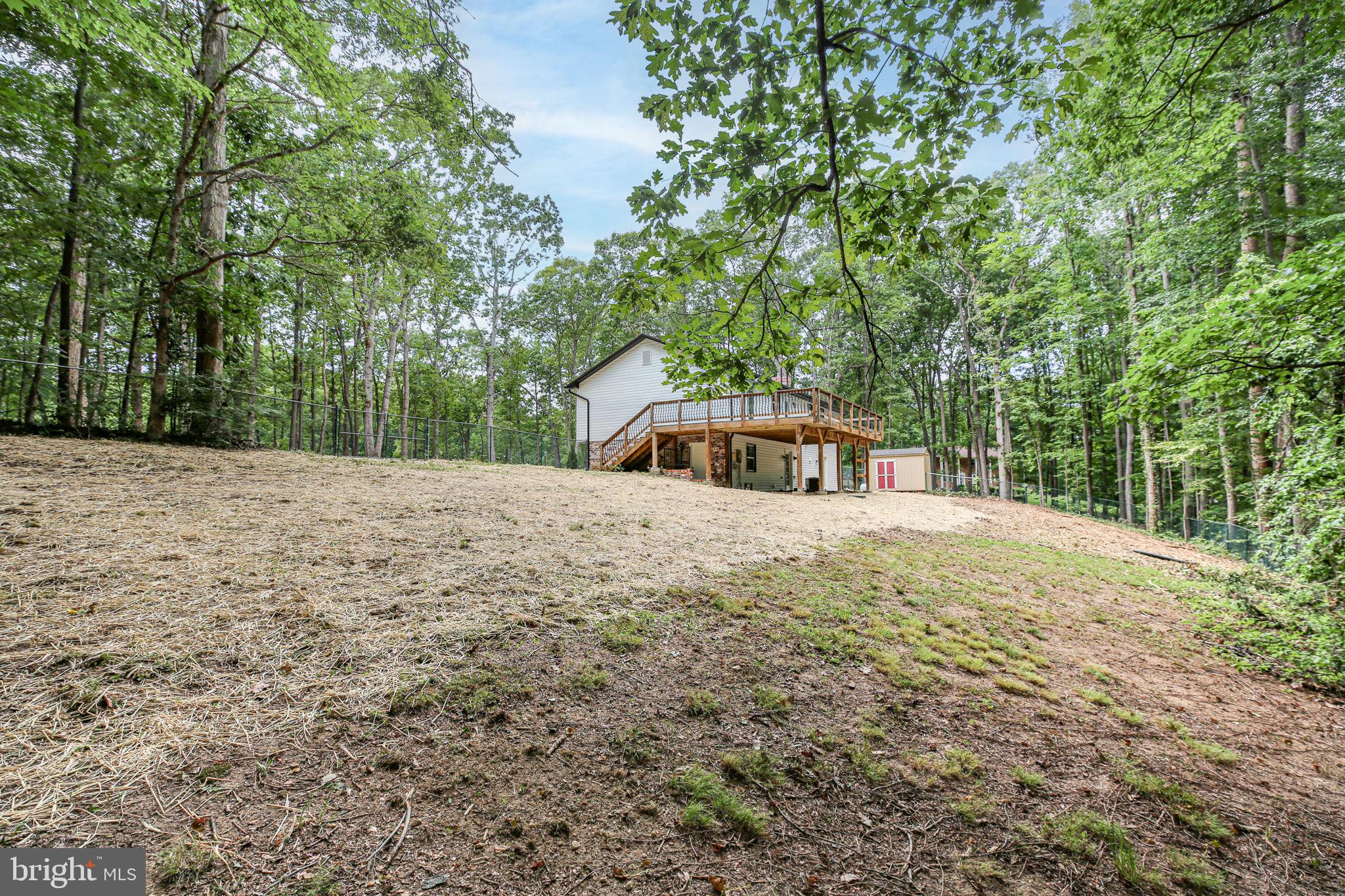 211 HARDWOOD LANE