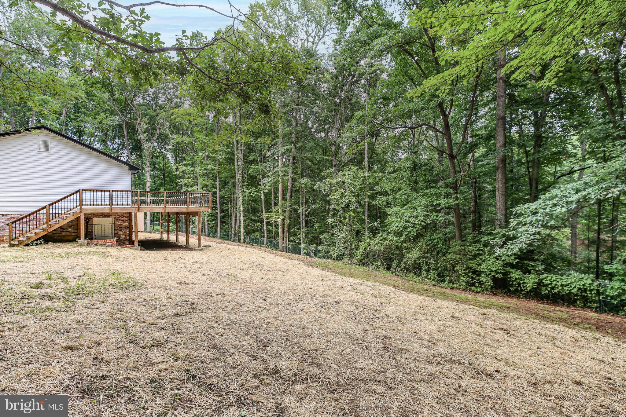 211 HARDWOOD LANE