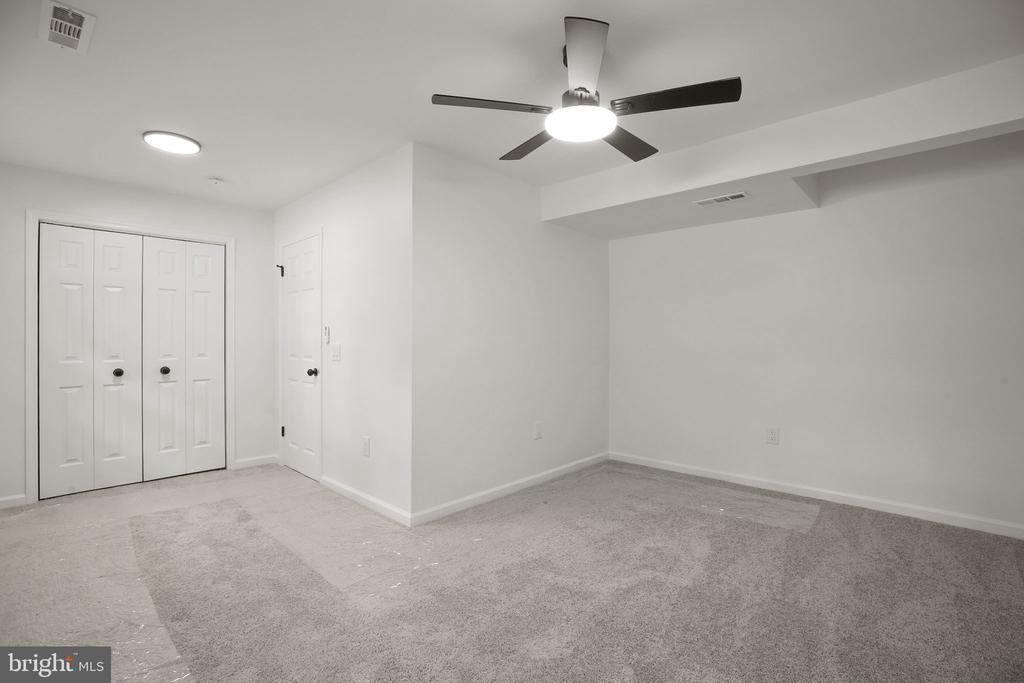 211 HARDWOOD LANE
