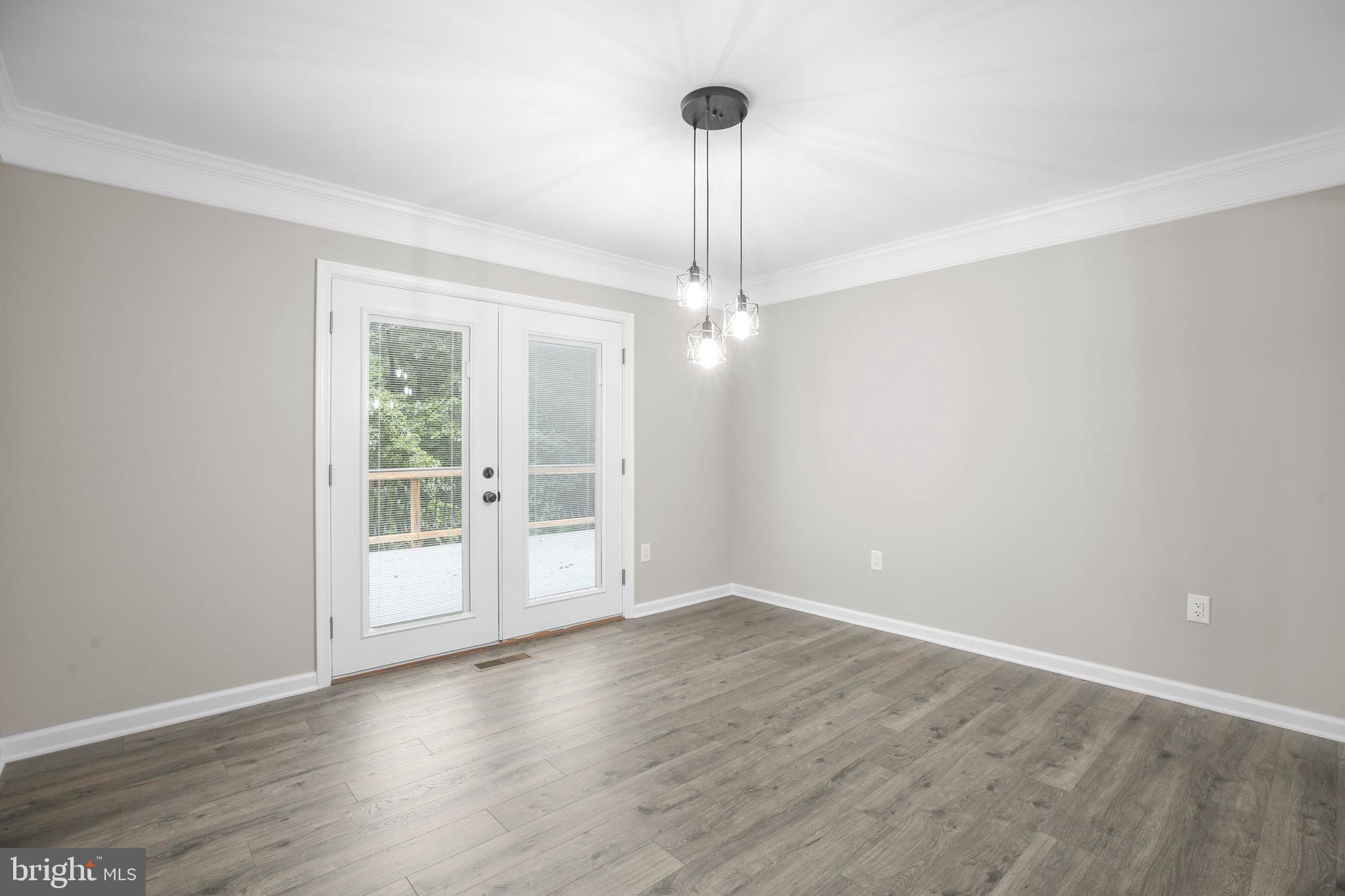 211 HARDWOOD LANE