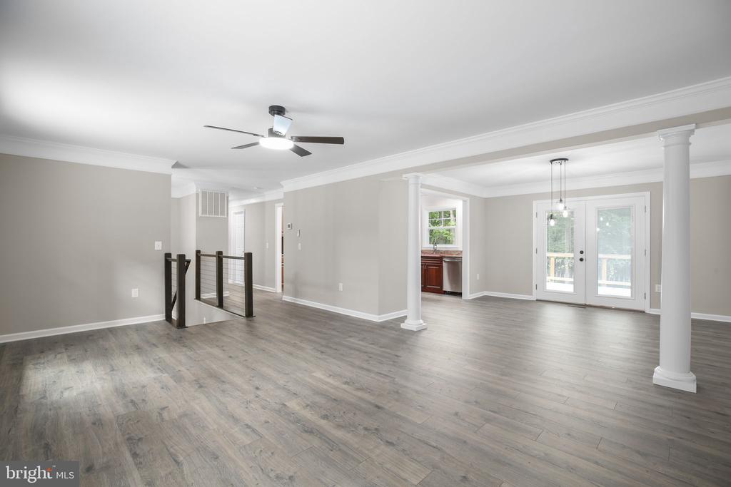 211 HARDWOOD LANE