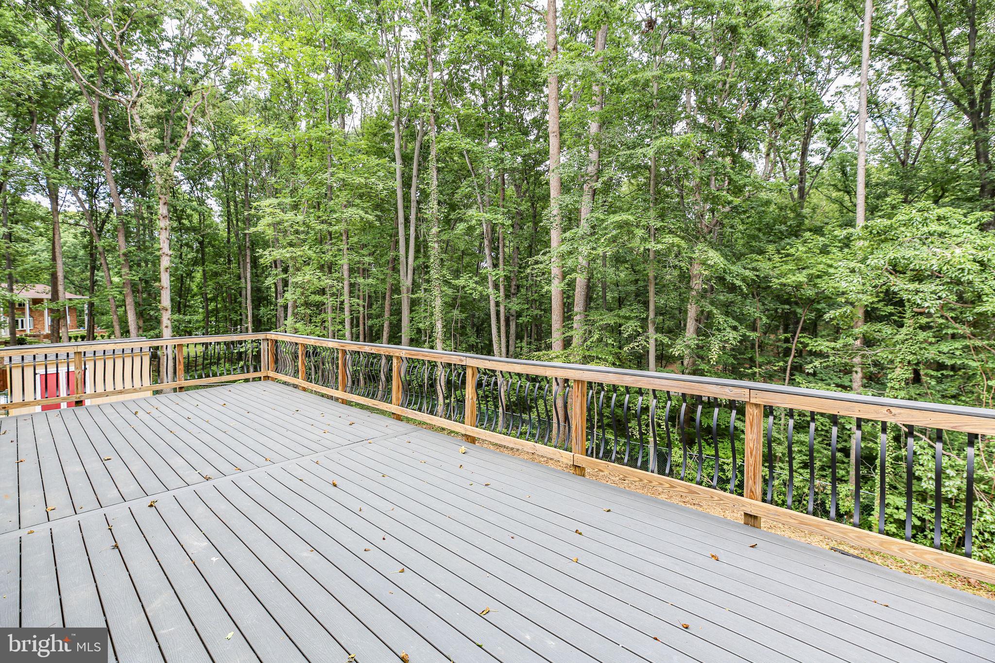 211 HARDWOOD LANE