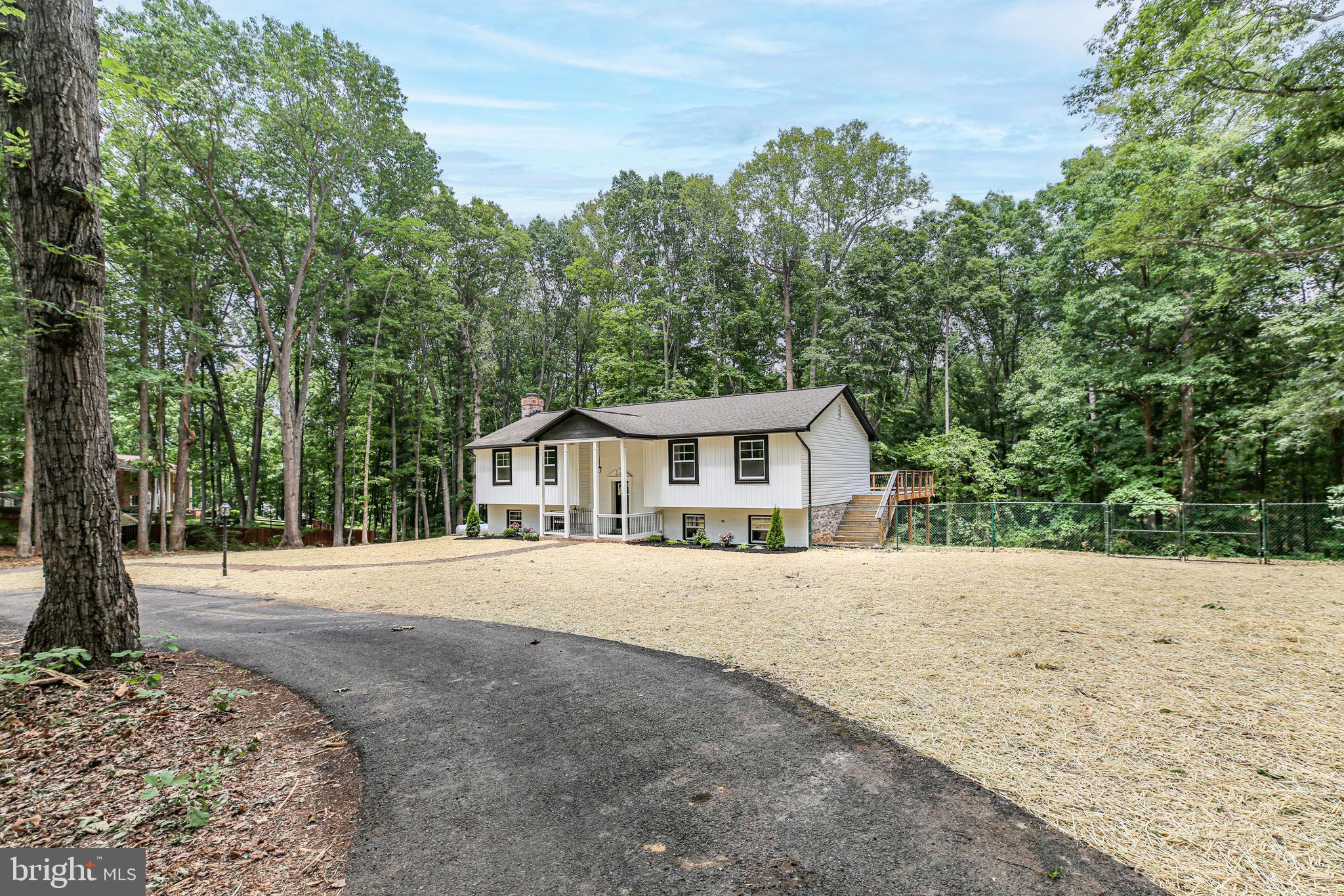 211 HARDWOOD LANE