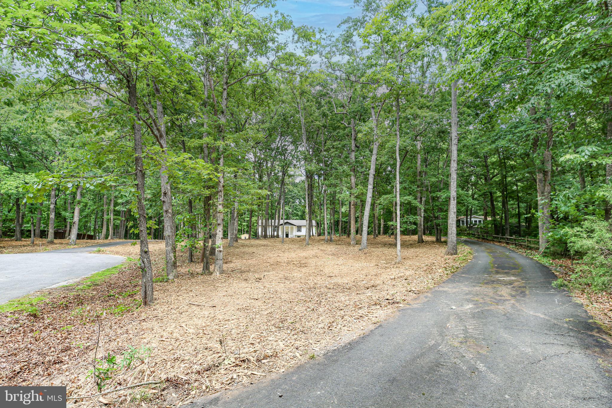 211 HARDWOOD LANE
