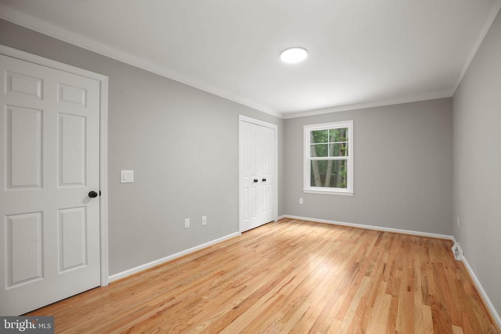 211 HARDWOOD LANE
