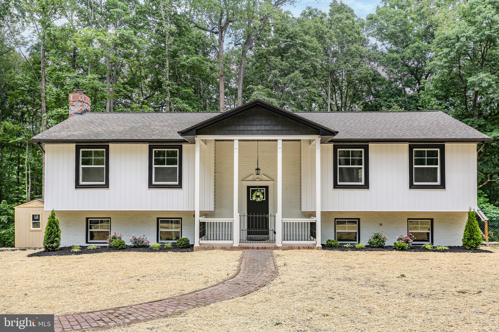 211 HARDWOOD LANE