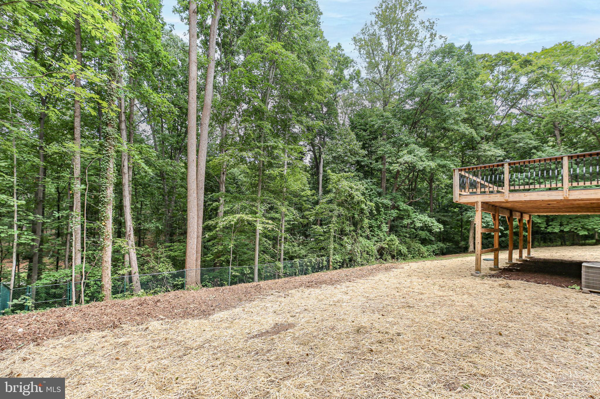 211 HARDWOOD LANE