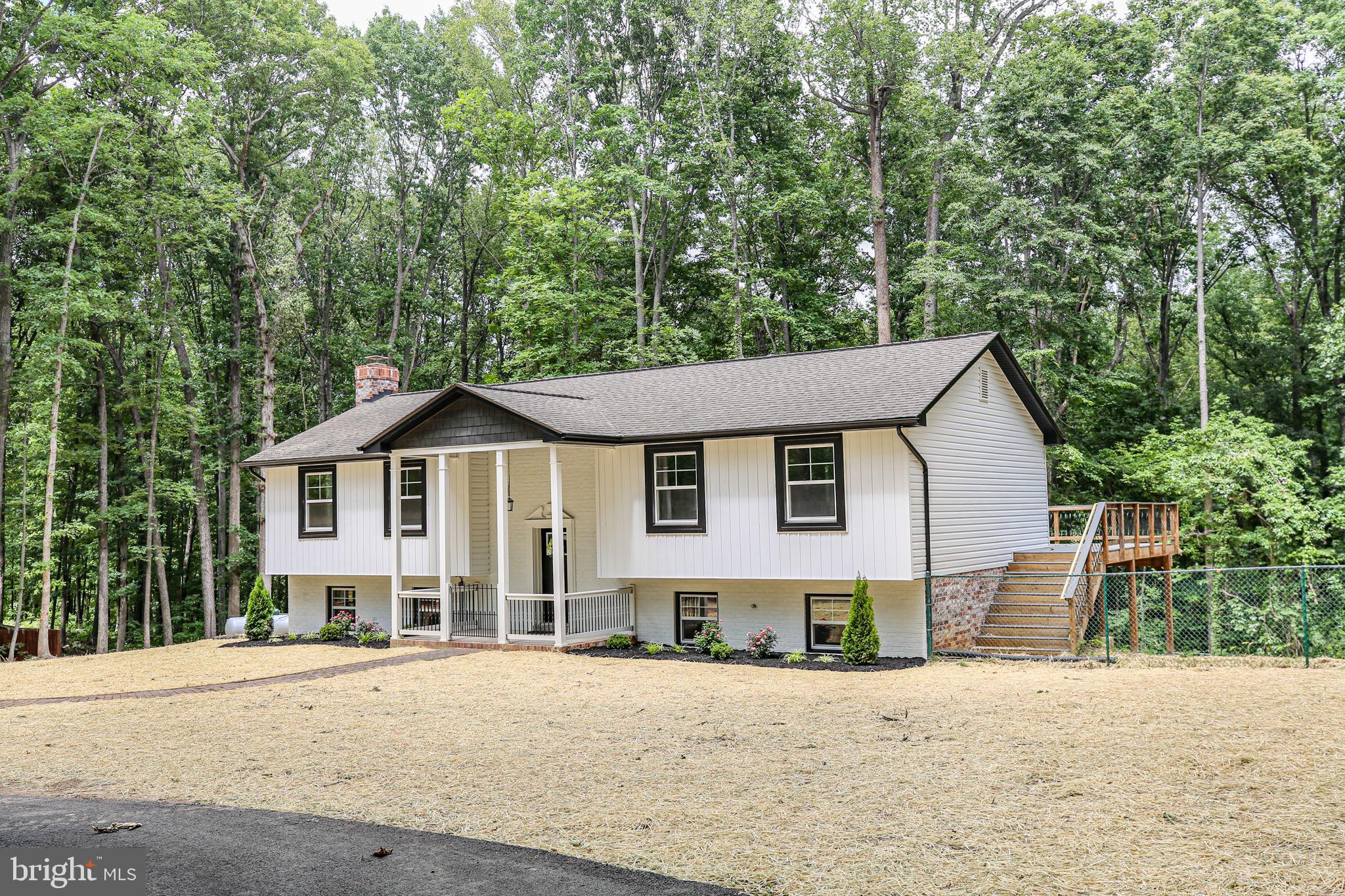 211 HARDWOOD LANE