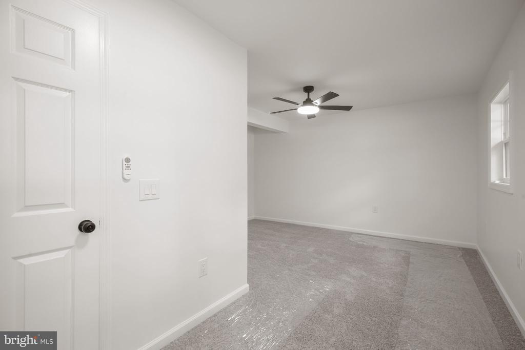 211 HARDWOOD LANE