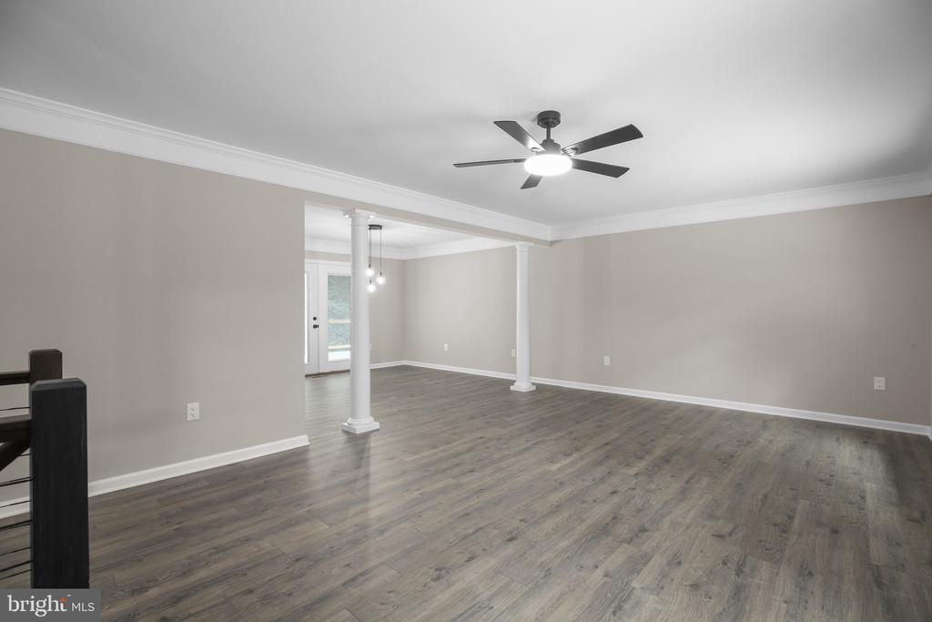 211 HARDWOOD LANE