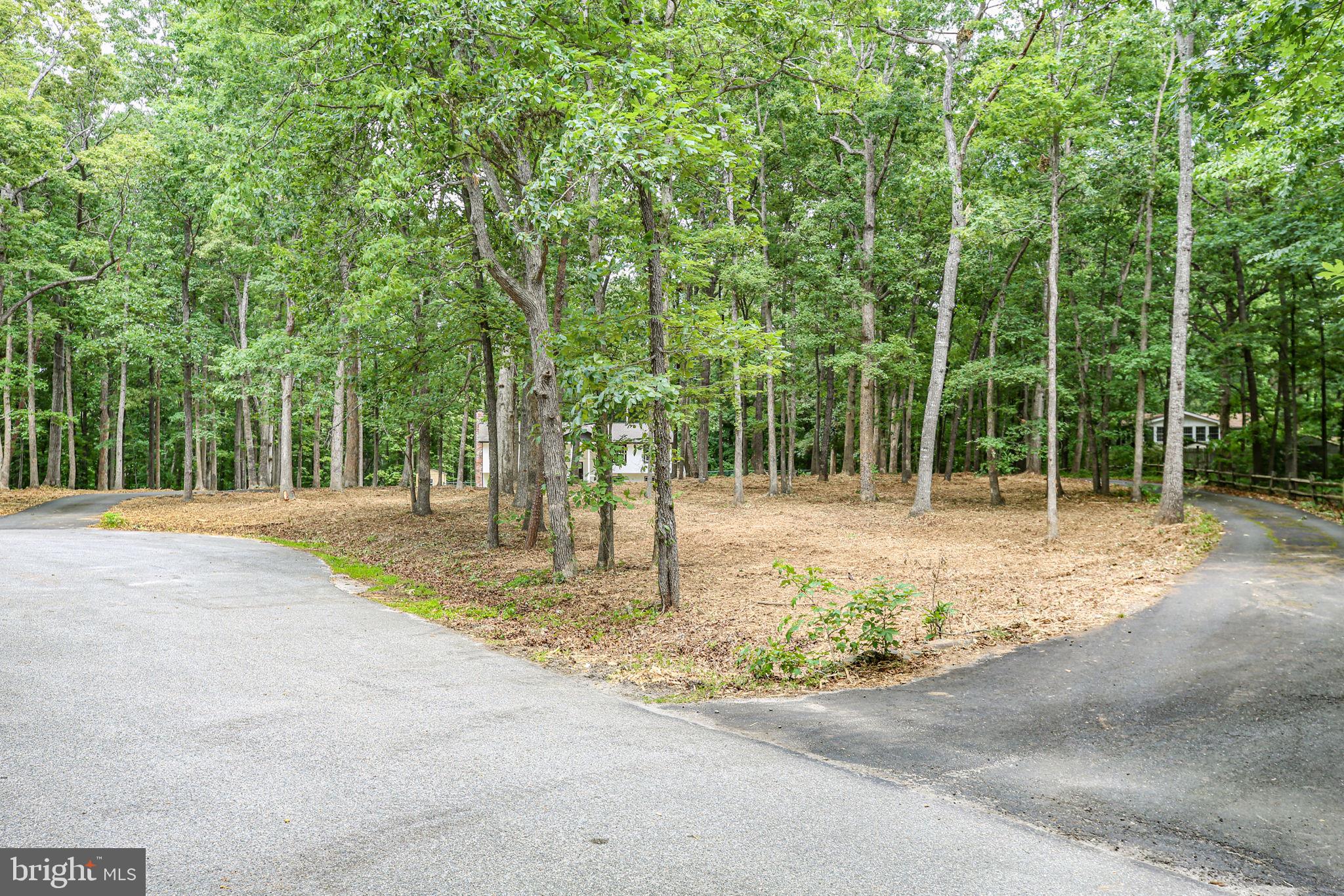 211 HARDWOOD LANE