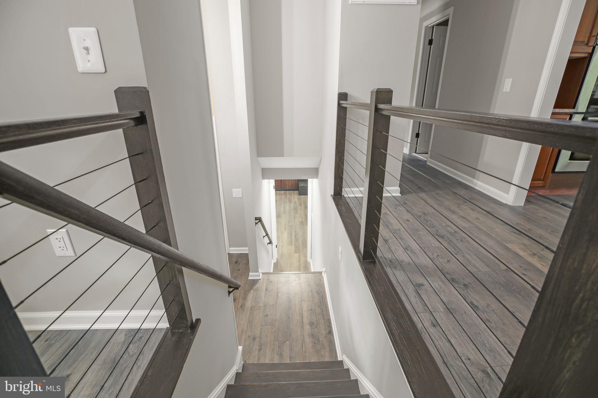 211 HARDWOOD LANE