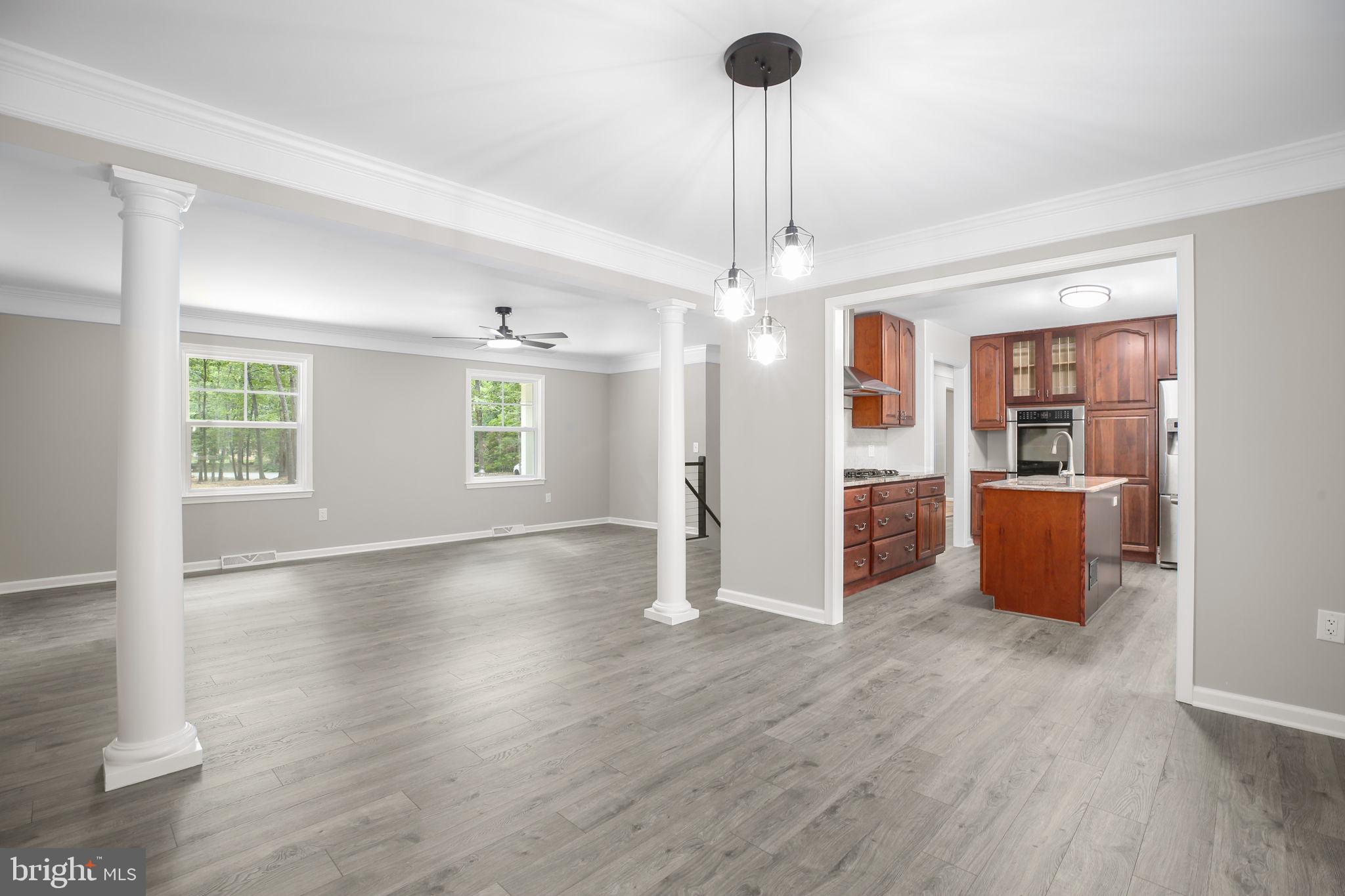 211 HARDWOOD LANE