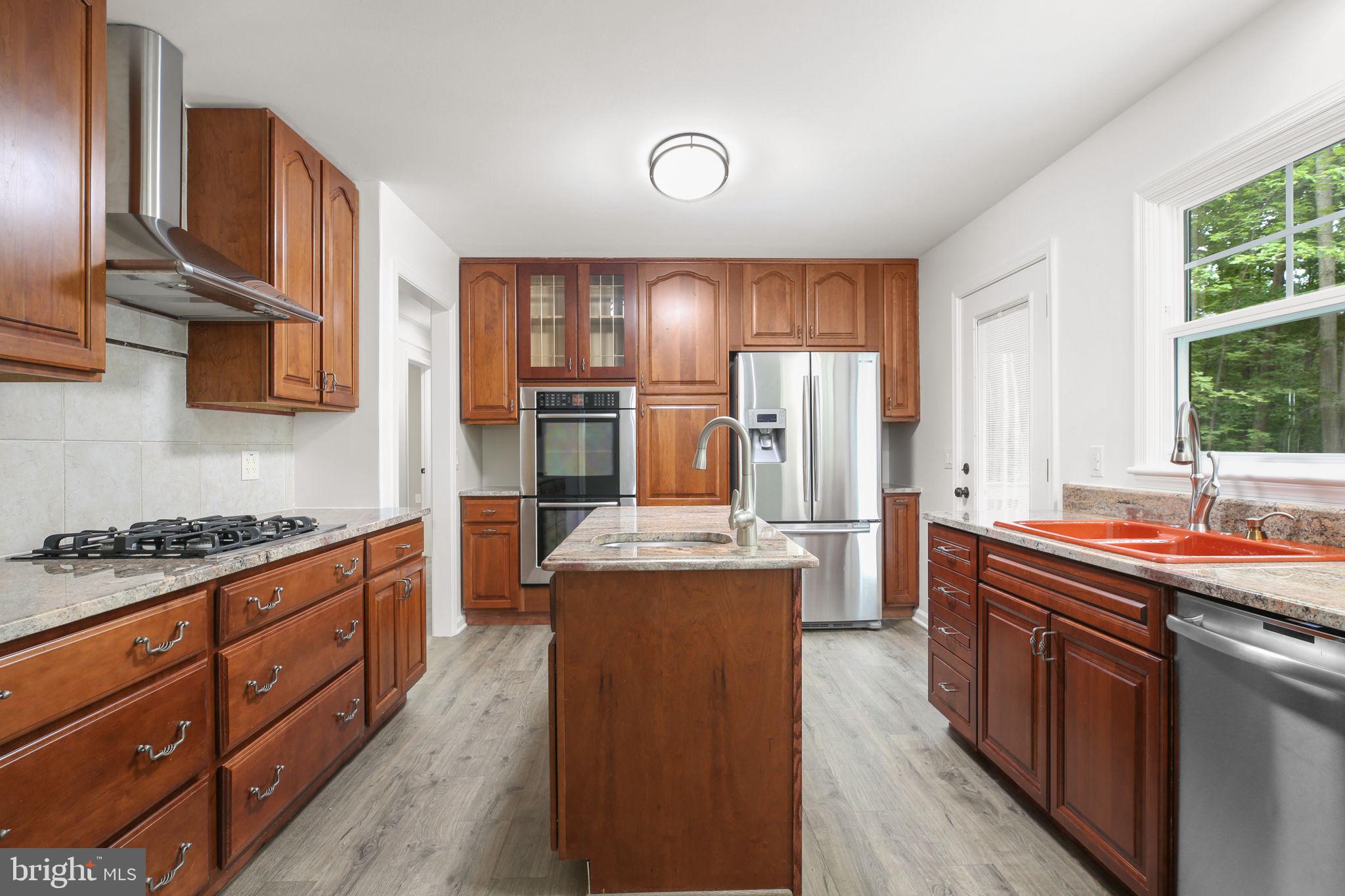 211 HARDWOOD LANE