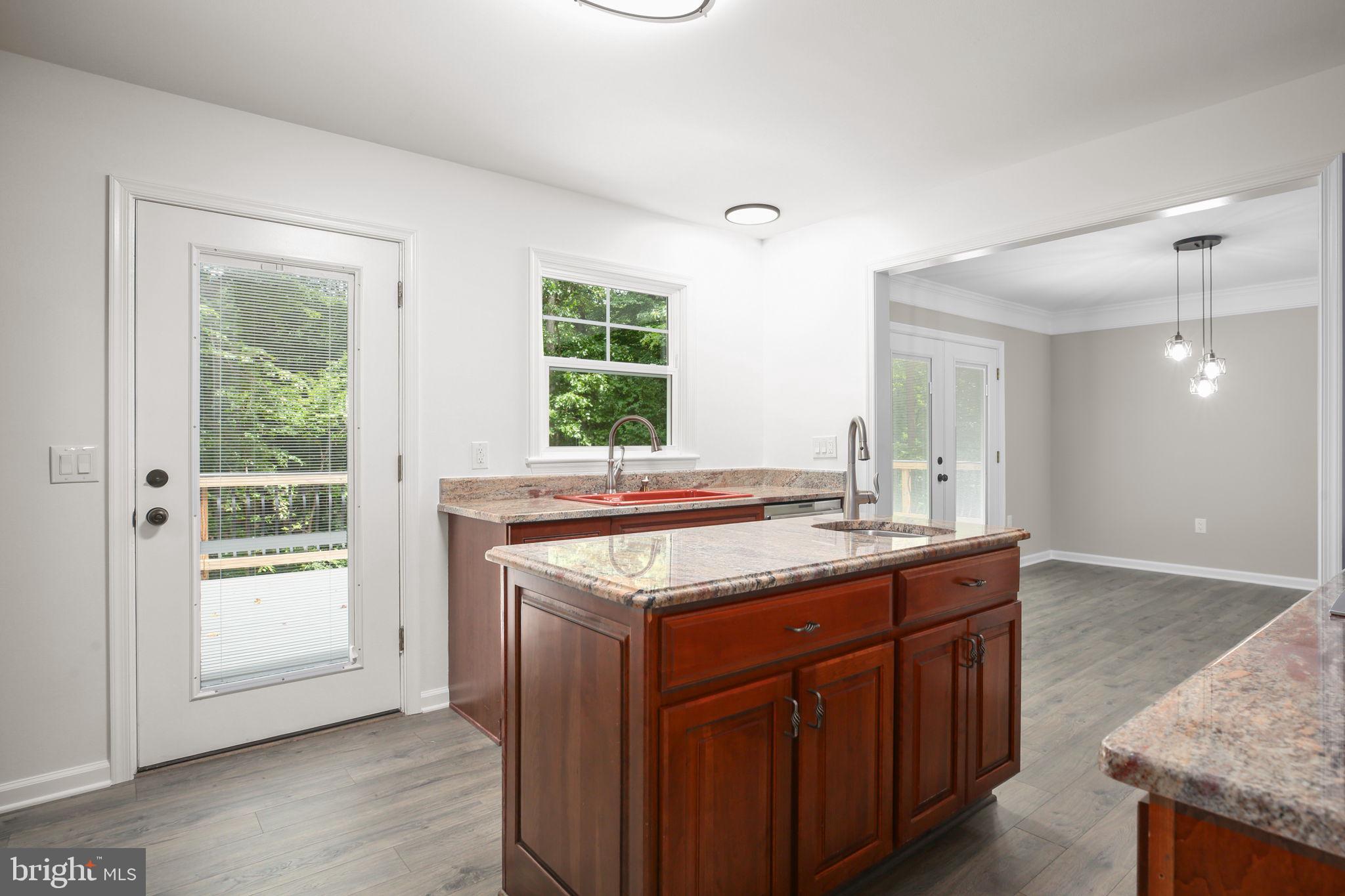 211 HARDWOOD LANE