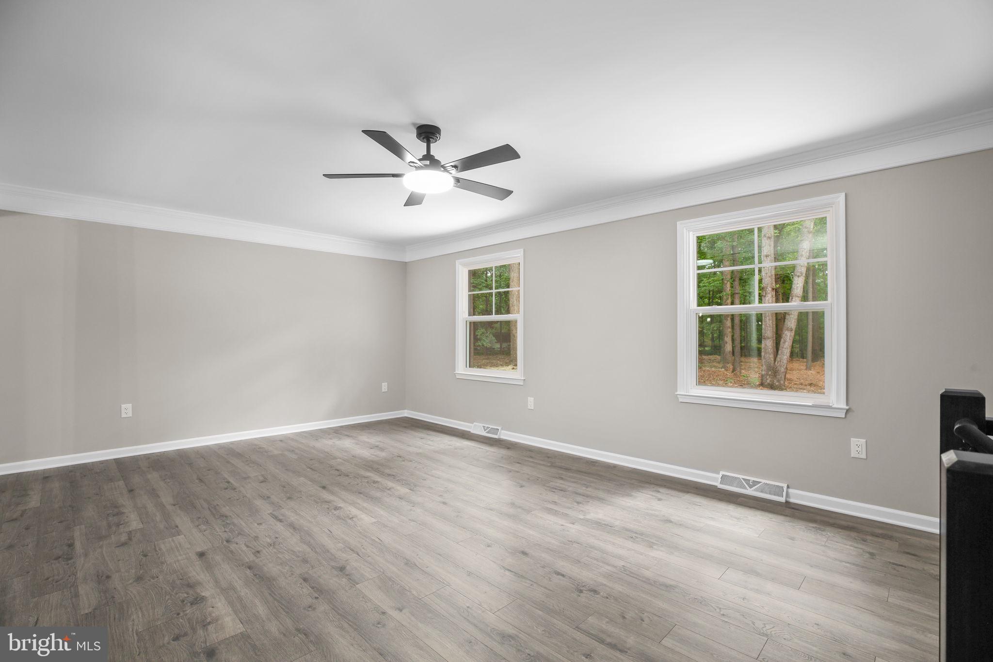 211 HARDWOOD LANE