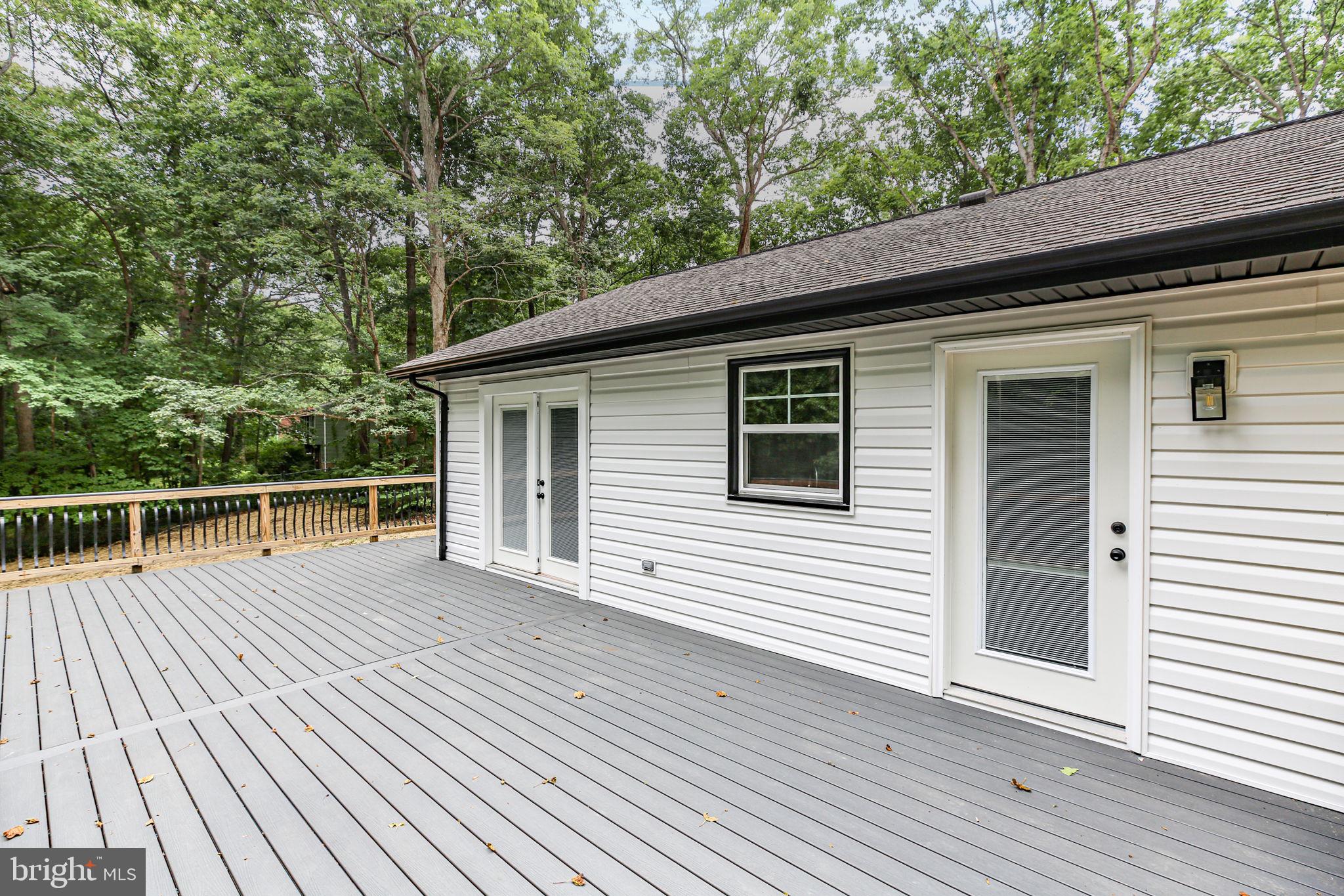 211 HARDWOOD LANE