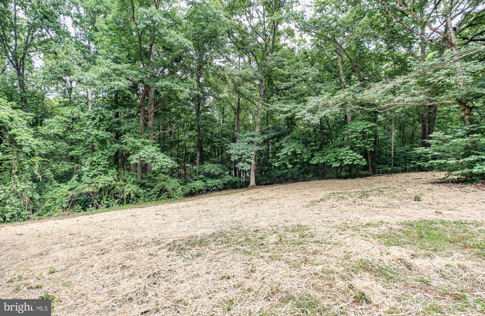 211 HARDWOOD LANE