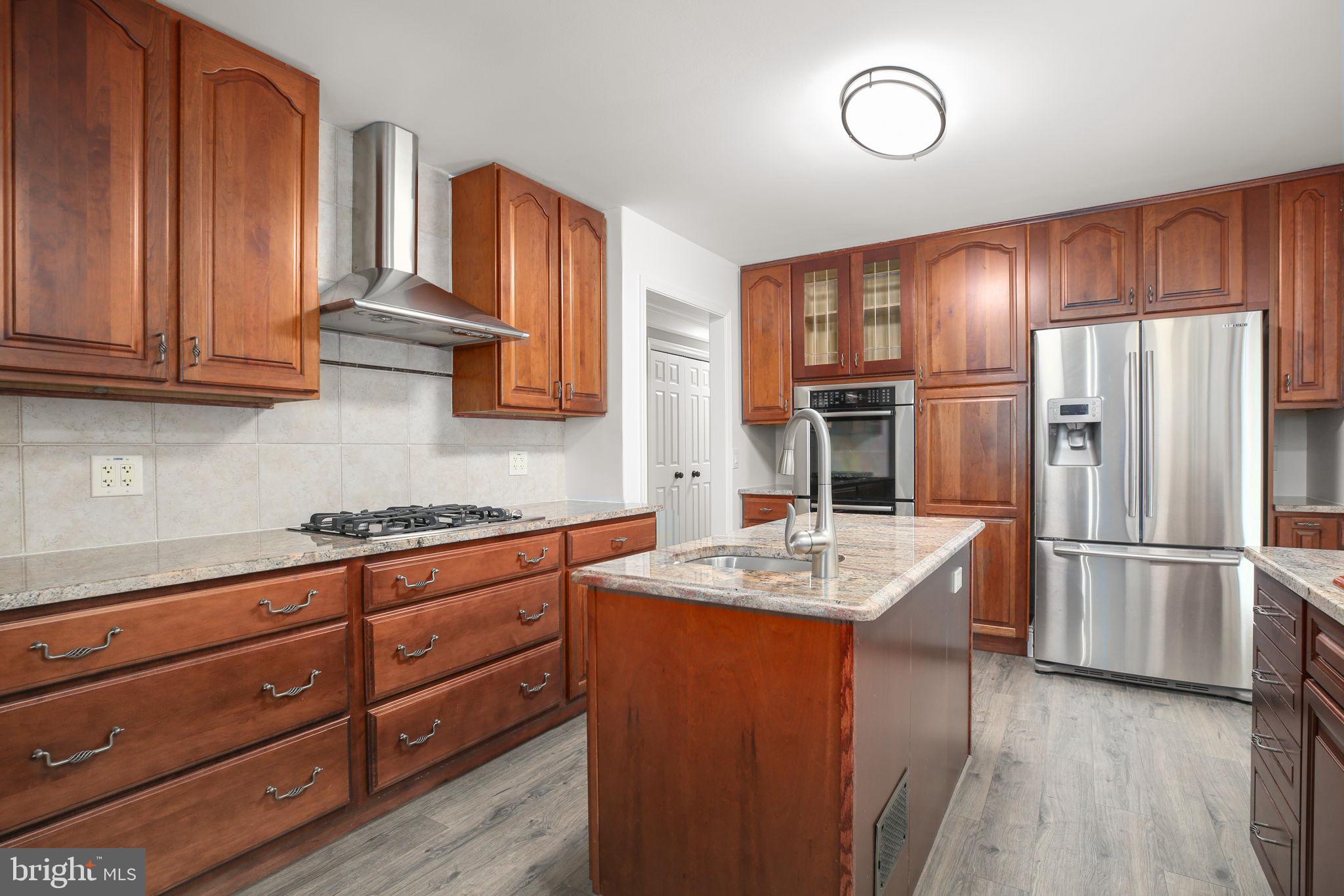 211 HARDWOOD LANE