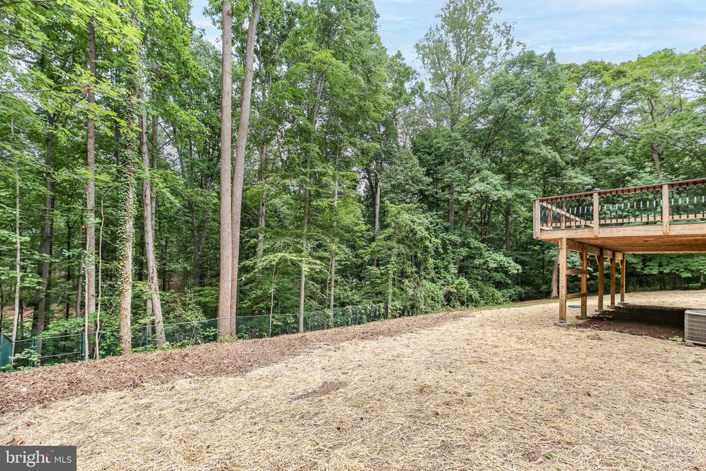 211 HARDWOOD LANE
