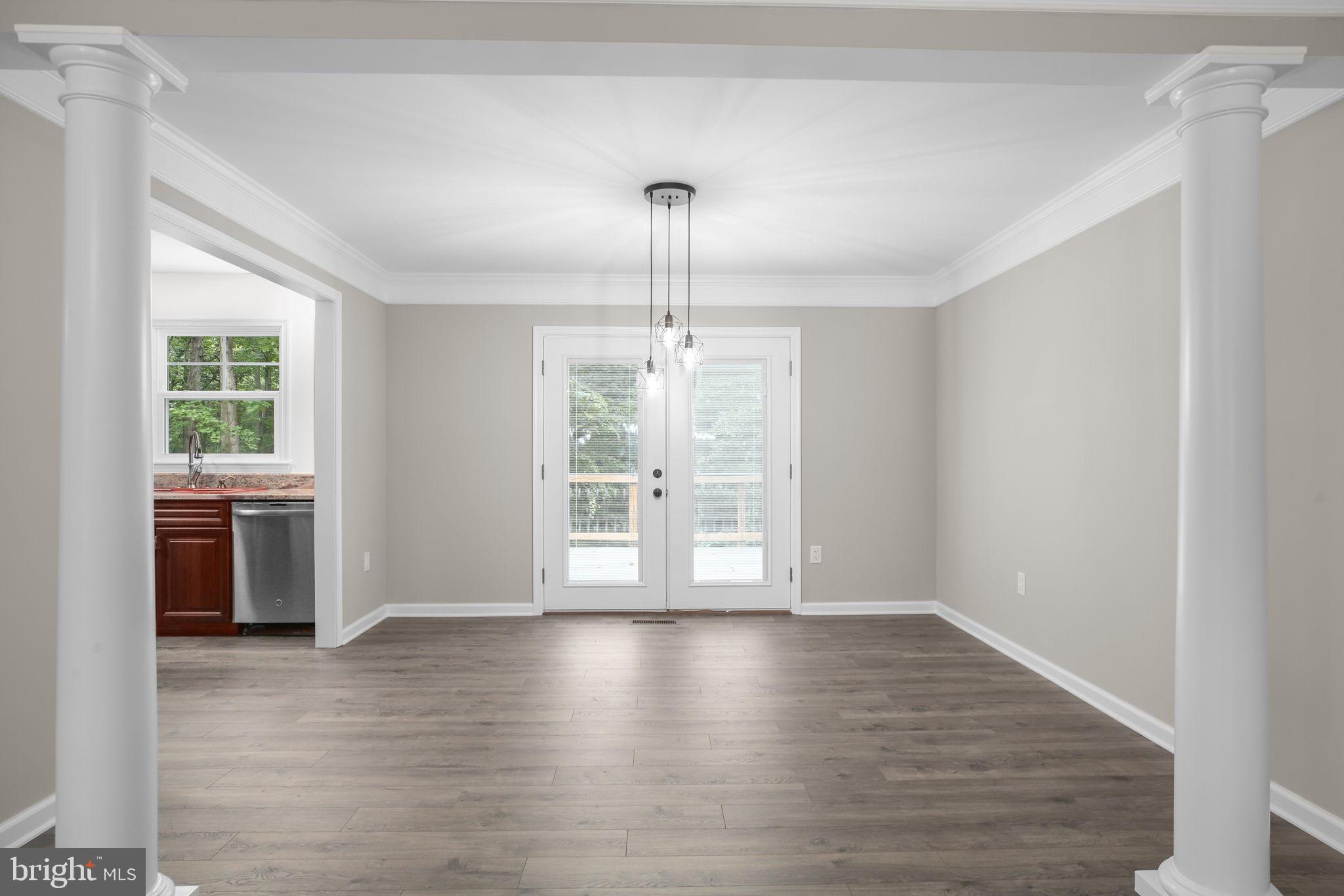 211 HARDWOOD LANE