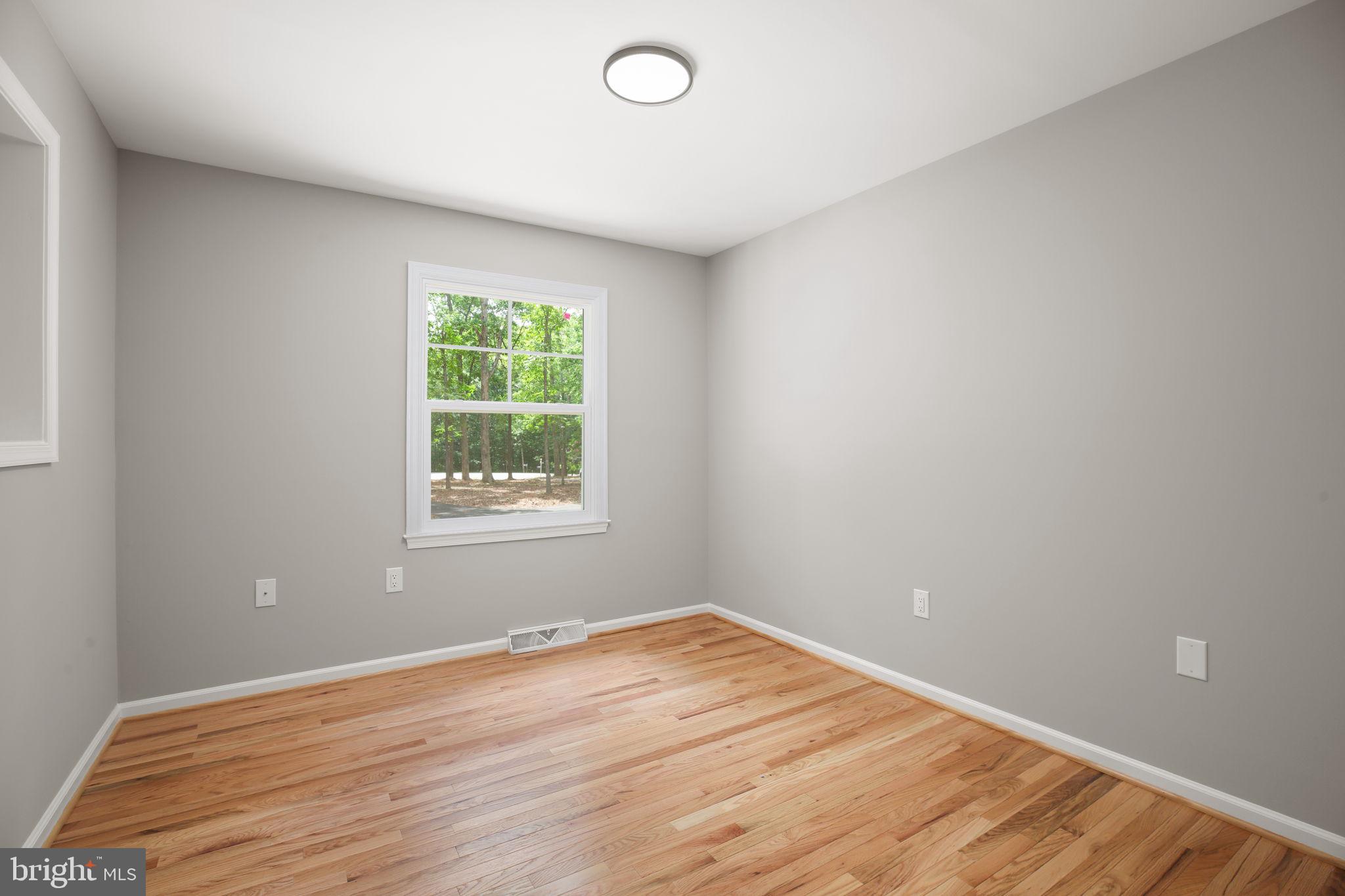 211 HARDWOOD LANE