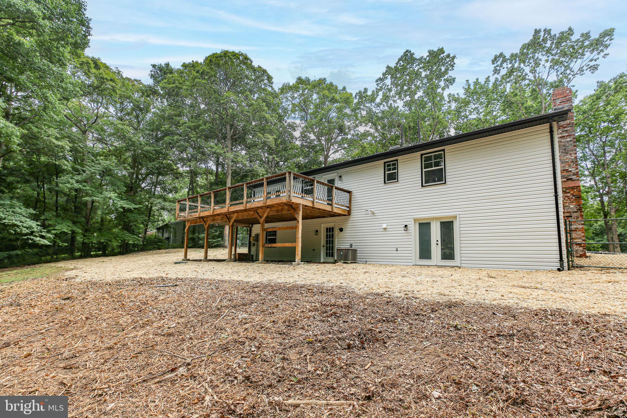 211 HARDWOOD LANE