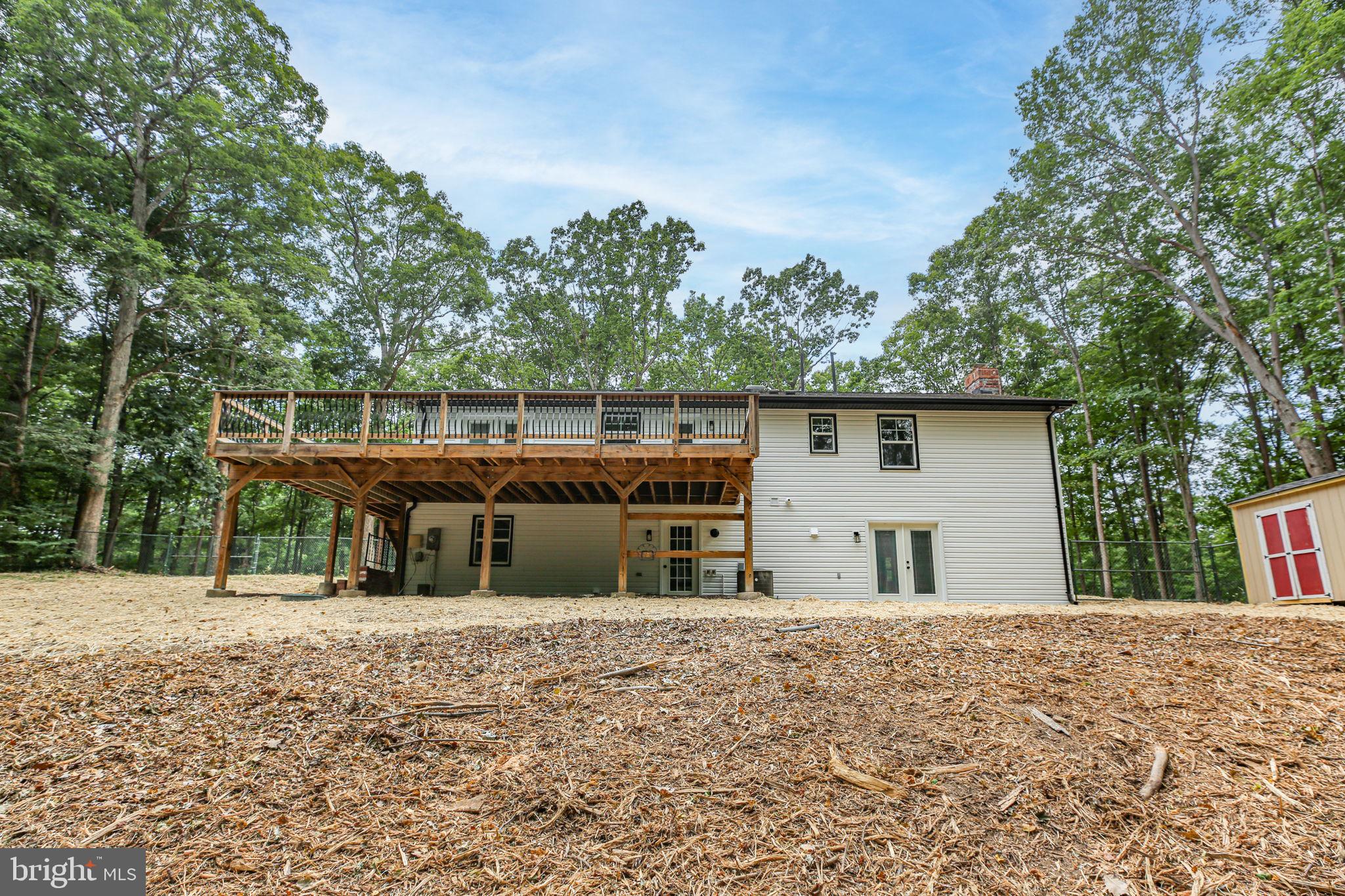 211 HARDWOOD LANE
