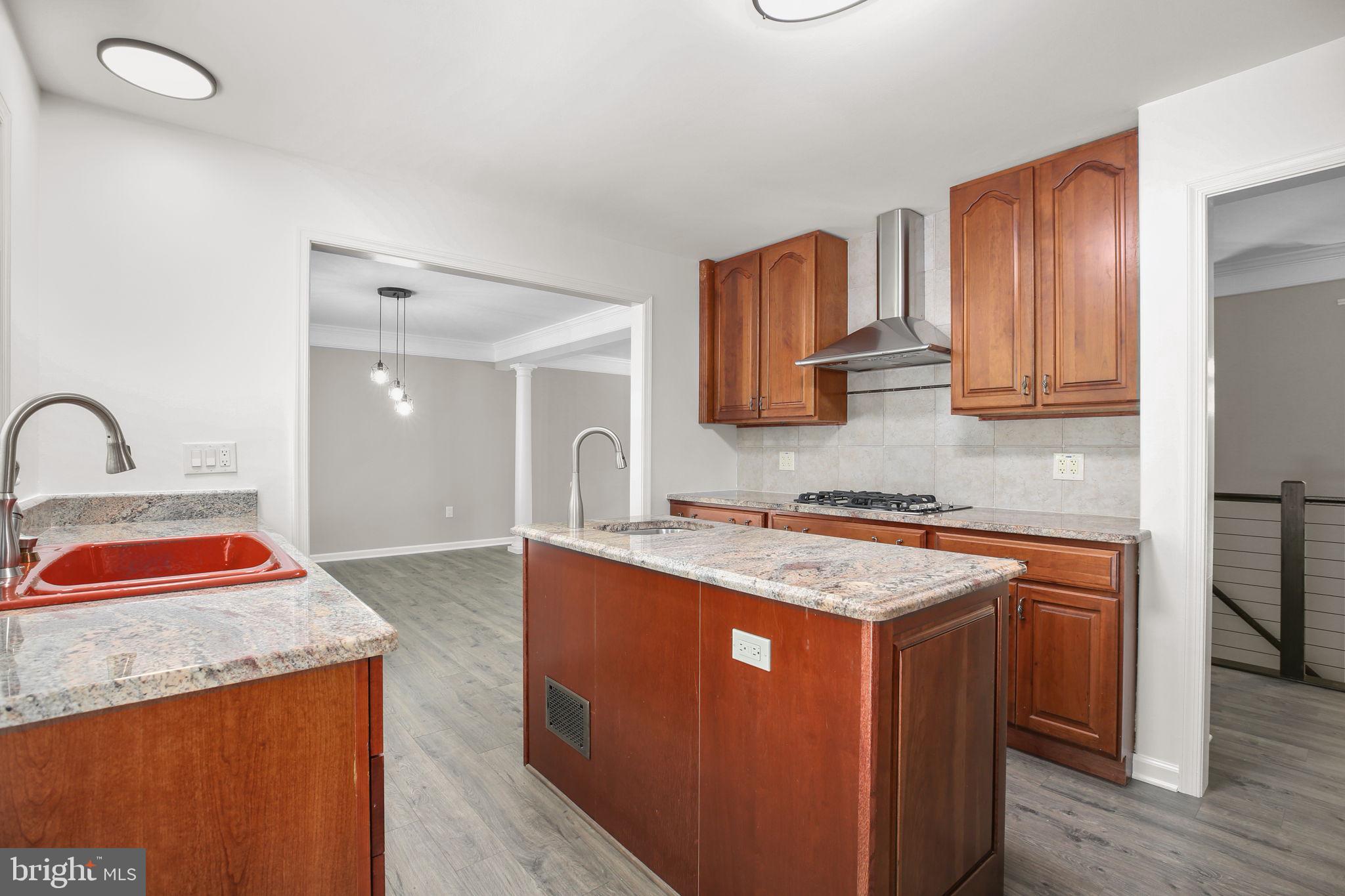 211 HARDWOOD LANE