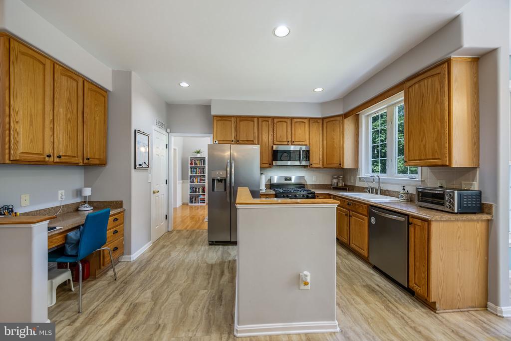 7721 RIPARIAN COURT